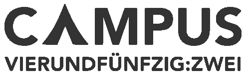 Das Logo zeigt das Wort „CAMPUS“ in Fettschrift über „VIERUNDFÜNFZIG:ZWEI“ in kleinerer Schrift und spiegelt einen Raum für Führung und innovative Führungskräfteseminare wider.